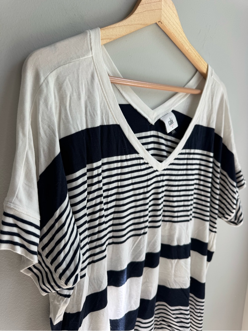 CAbi Navy and White Striped V-Neck Tee Super soft beach pool lake lounge - Picture 2 of 6